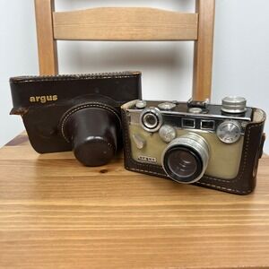 Argus C3 Vintage 35mm Film Camera Coated Cintar 50mm f3.5 Lens Leather Case